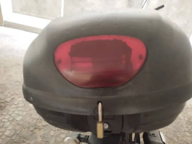 Kit para moto - capacete, roupa chuva e baú