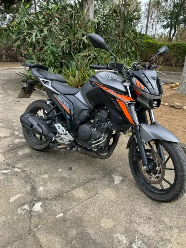 Yamaha FZ25 Fazer Connected ABS 2025/2025 | Único dono | 8.000 km | Givi