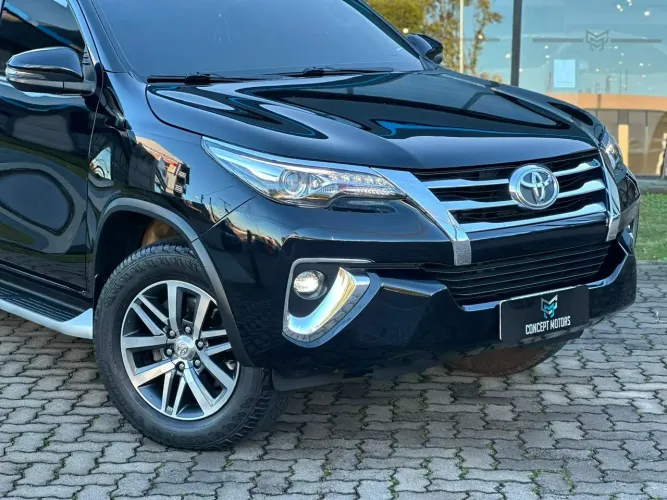 Toyota Hilux SW4 SRX 4X4 2.8 TDI 16V Dies. Aut. 2019