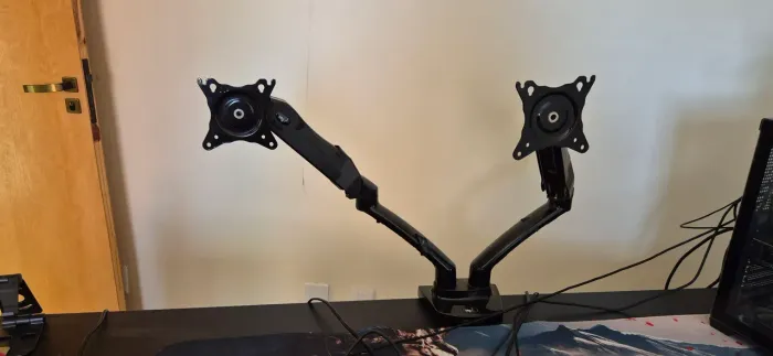 Braço articulado duplo para monitor