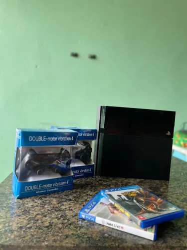 PS4 FAT + 2 CONTROLES + CABOS E JOGOS