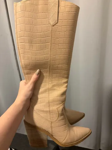 Bota bege bico fino