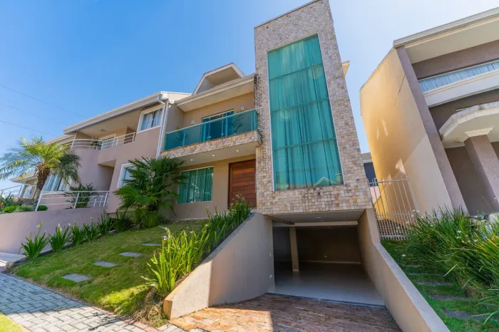 Casa em Condomínio no Brazville, 04 Quartos, 04 Vagas, Condomínio Clube, Santa Felicidade.
