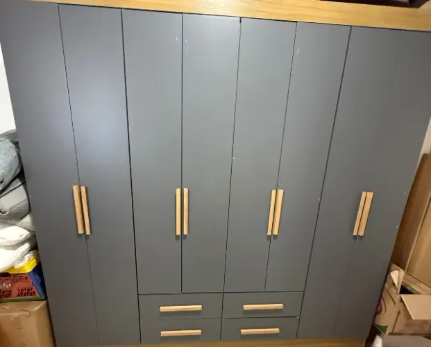 Guarda roupa casal bem conservado.