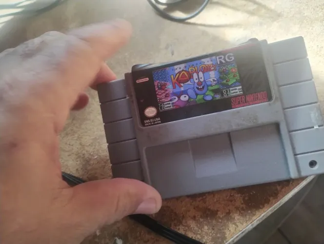 Super nés c 2 cartuchos originais só q Mario não salva e fonte adaptada e controle paralel