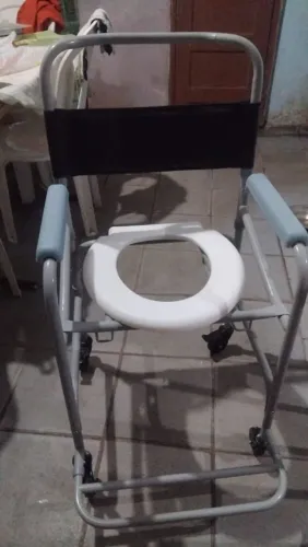 Cadeira de roda de banho