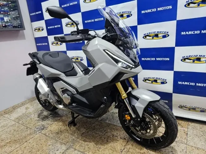HONDA X-ADV 750 25 / 26