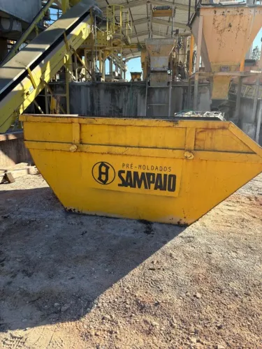 VENDE-SE CAÇAMBA POLIGUINDASTE