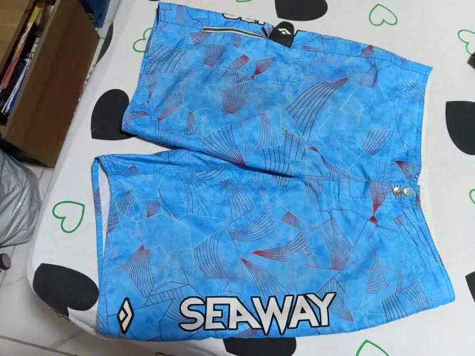 Vendo um Nike e uma bermuda seaway novo usado poucas vezes
