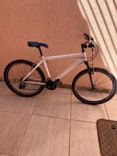 Bicicleta aro 26 / freio passador e pedaleiro shimano