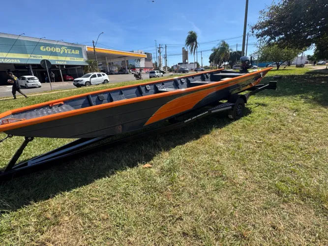 Canoa soldada direto da fábrica - ideal para pesca e lazer