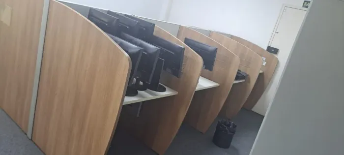 Baia Escritório/telemarketing com 8 posições