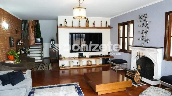 Sobrado para Aluguel em Santo André (Vila Alzira) | 3 Quartos (2 Suítes) | 2 Vagas