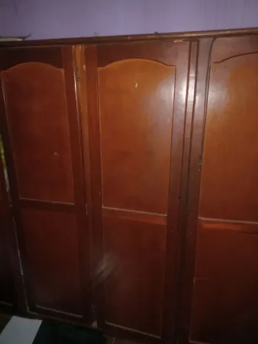Guarda-roupa de madeira quatro portas e um Alelo