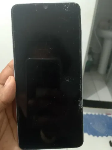 Celular smartphone samsung a06 com defeito