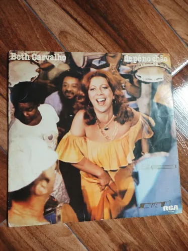 Disco vinil Beth Carvalho " de pé no chão"