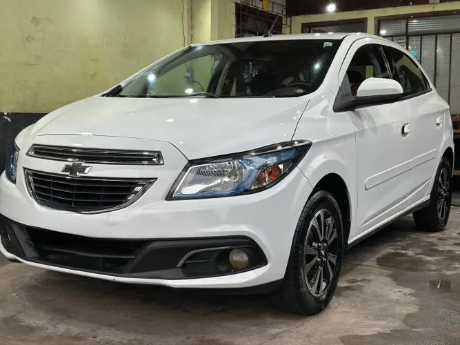 Chevrolet Onix Hatch LTZ 1.4 8V Flex Power Aut. 4P 2016