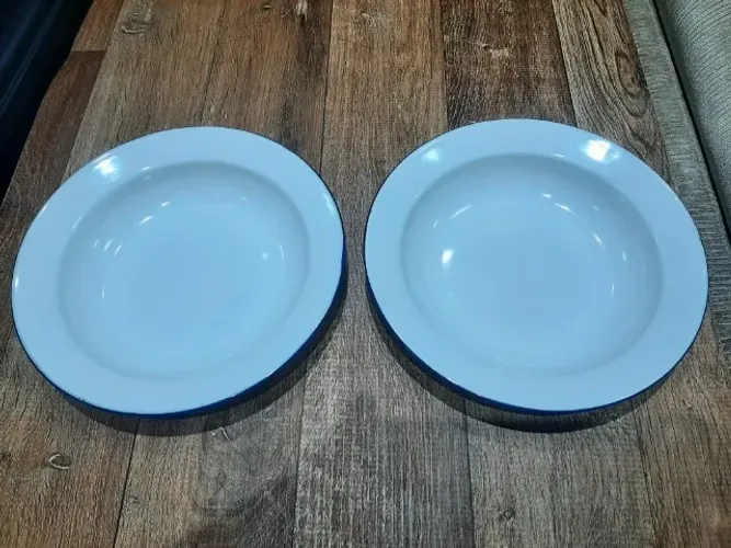 02 pratos de ferro esmaltado (ágata) 22 cm fabricado pela Bumper Harvest -China