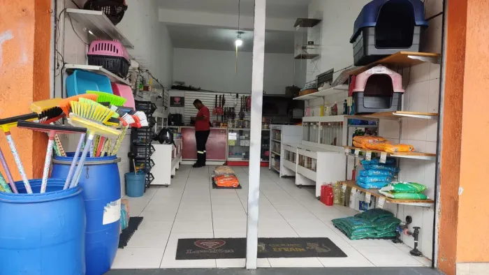 Vende se Tudo pra montar casa de ração.