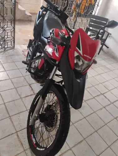 XRE 300 ano 2014.