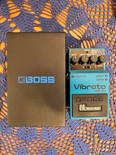 Boss VB-2w Vibrato Waza Craft MIJ