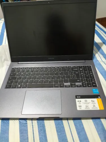 Notebook Samsung Book NP550XDA Celeron 4GB- 450GB