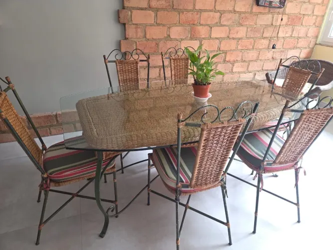 Mesa vidro e ferro com 6 cadeiras