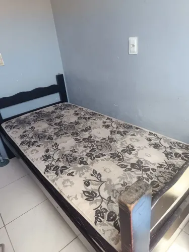 Cama de solteiro com colchão