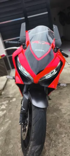 Só venda, moto extremamente nova sem detalhes,com acessórios!!