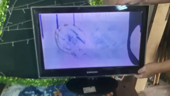 2 TVs com defeito( para aproveitamento de peças)