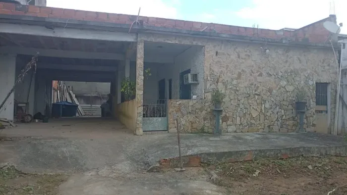 Jardim Gramacho Clara Camarão Casa 2 qts terreno 10x40 jto Av Monte Castelo Entr + Prest.