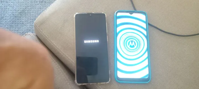 2 Celular! Motorola/ Samsung