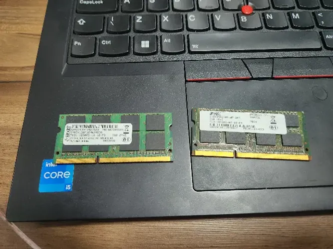 Memória RAM DDR3 para notebook - 10GB (2GB + 8GB)