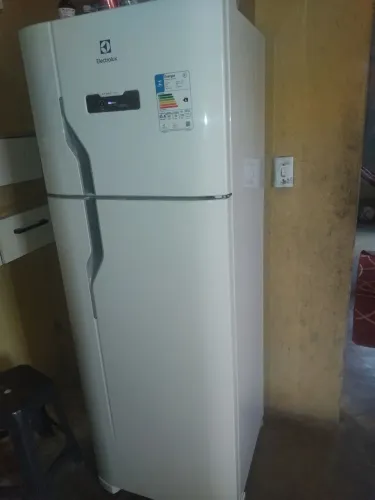 Geladeira electrolux fros free 247 litros