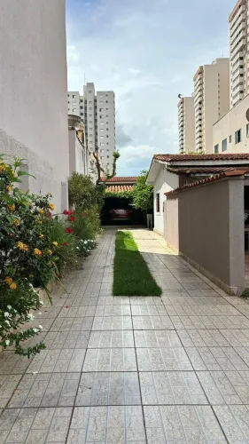 2 Casas 240m² | Casa 1: 3 Quartos 1 Suíte | Casa 2: 2 Quartos | Setor Negrão de Lima Goiân