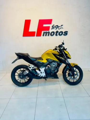 HONDA CB 300F TWISTER ABS DOURADO 2023