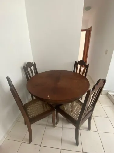Mesa redonda expansiva de madeira Imbuia 