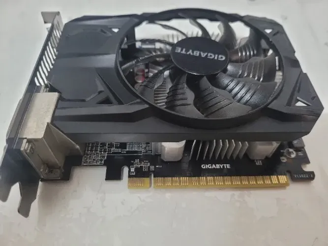 Placa de video R7 360 2GB Gigabyte