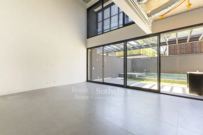 Casa nova de condomínio em Alto de Pinheiros