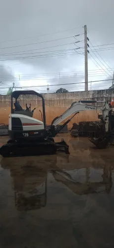 Mini Escavadeira E26 2014 único dono, baixo horimetro 3.300 horas