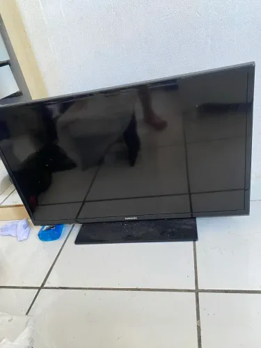 Vende-se TV aceito trocas