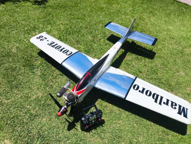 Aeromodelo a gasolina combustão