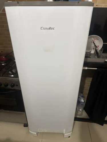 Geladeira esmaltec 