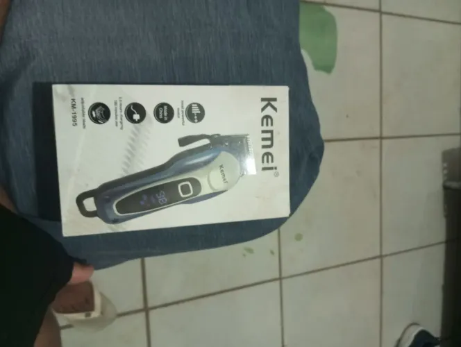 Vendo máquina profissional de cortar cabelo: modelo km-1995