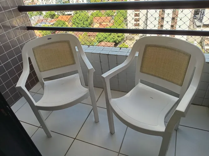 2 Cadeiras p/ varanda, área de jardim ou piscina! Tamanho grande com encosto confortável 
