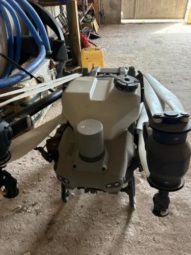 Drone Agrícola DJI T50 + Gerador Toyama 22kVA