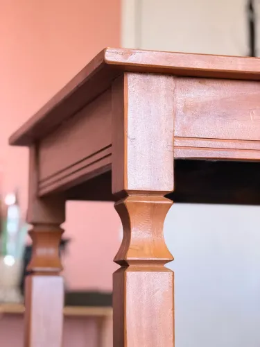 Mesa de madeira de demolição