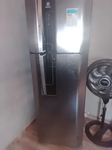 Vende-se geladeira Eletrolux