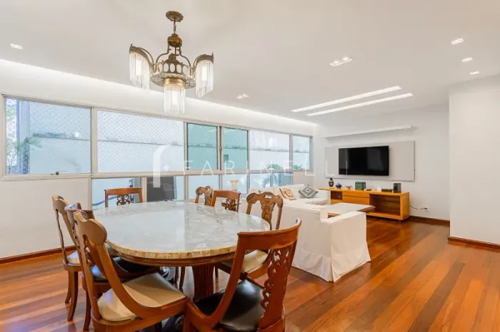 Apartamento mobiliado na parte baixa do Alto Leblon.