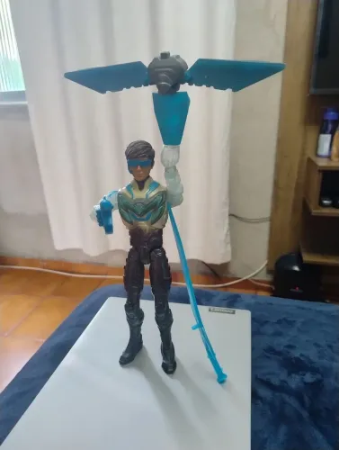 Boneco Max Steel defesa radioativa